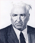 WILHELM REICH, ECCENTRIC PSYCHIATRIST, attacked by the TABLOIDS and inventor of the "ORGONE ACCUMULATOR"!