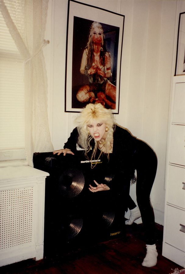 "DIGITAL BEETHOVEN ON CYBERSPEED" ERA'S GREAT KAT "RELAXING" AT HOME in NYC with WALL OF AMP & BLOOD!