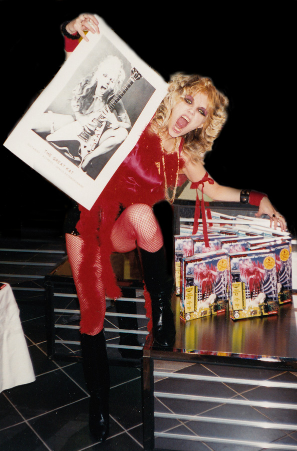 RARE METAL HISTORY! METAL ICON THE GREAT KAT & DISPLAY for "DIGITAL BEETHOVEN ON CYBERSPEED" DOMINATES at NYC IN-STORE!
